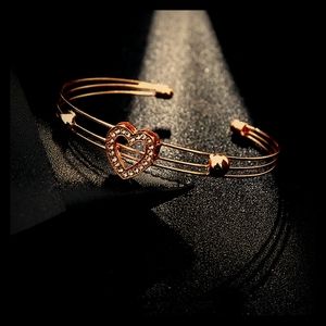 Beautiful heart shaped gold color bracelet